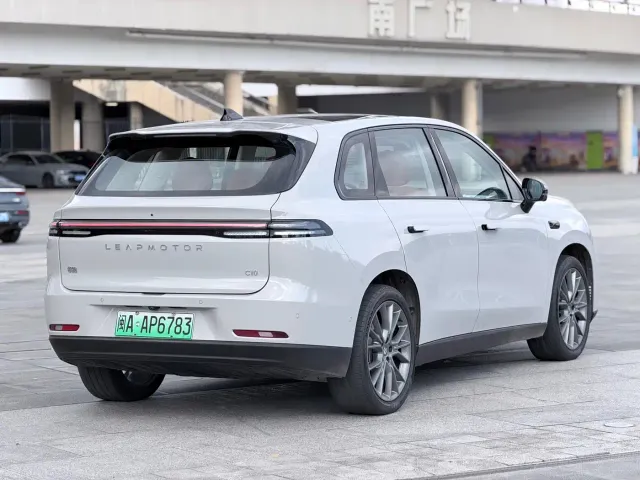 Leapmotor C10 — Фото автомобиля 4