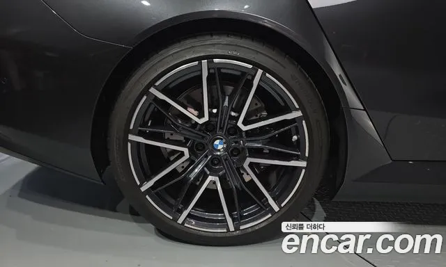 BMW M5 G90 — Фото автомобиля 6