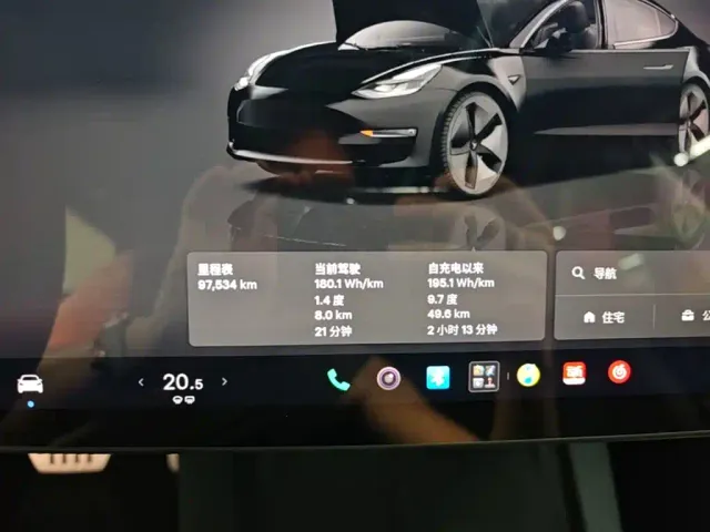 Tesla Model 3 — Фото автомобиля 11