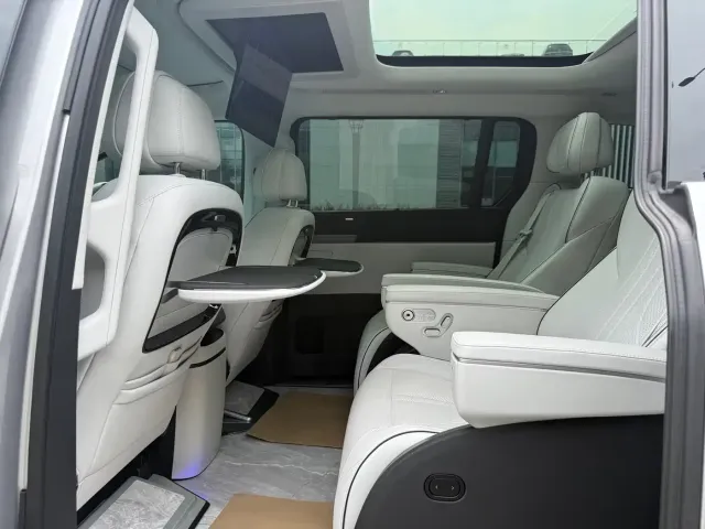 Xpeng X9 — Фото автомобиля 10