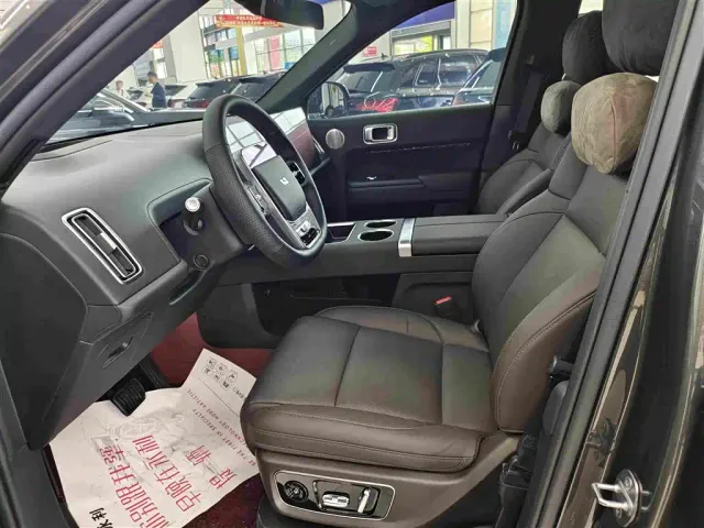 Li Auto L9 — Фото автомобиля 6