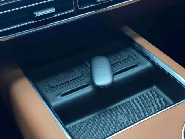 Li Auto L8 — Фото автомобиля 27