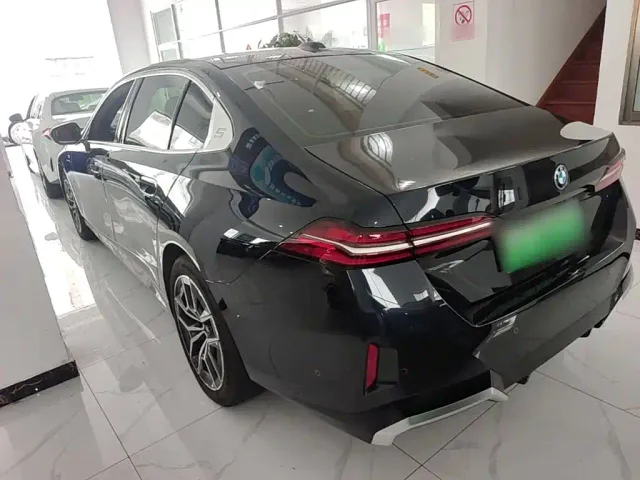 BMW i5 — Фото автомобиля 22