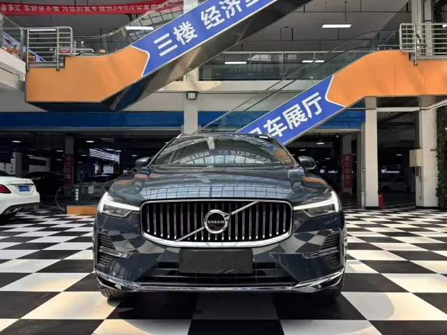 Volvo XC60 — Фото автомобиля 2
