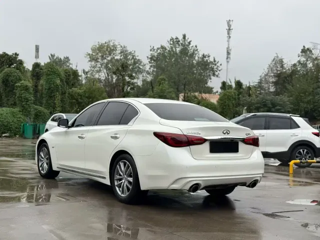 Infiniti Q50L — Фото автомобиля 4