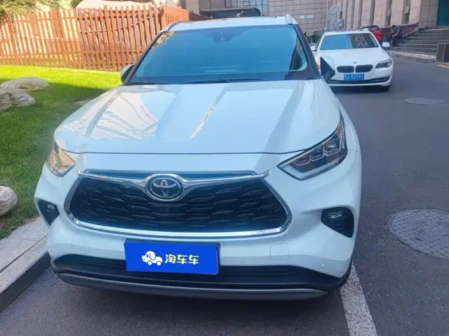 Toyota Highlander — Фото автомобиля 2