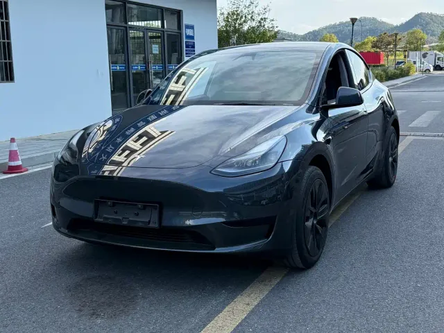 Фотография автомобиля — Tesla Model Y