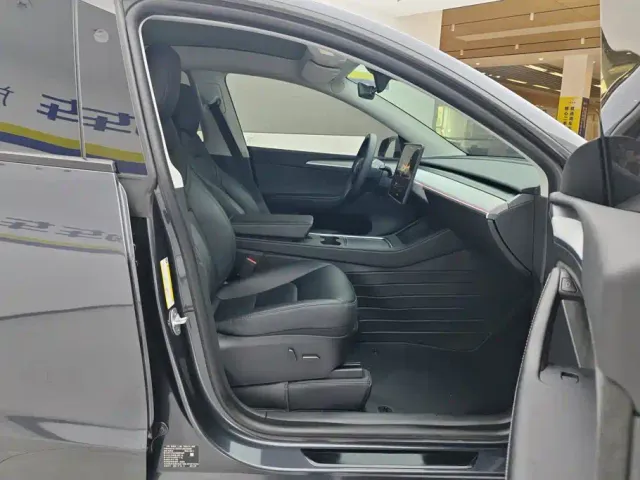 Tesla Model Y — Фото автомобиля 8