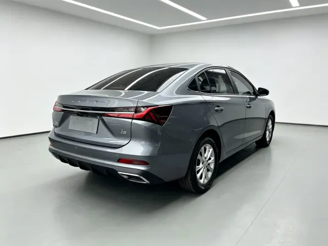 Roewe i5 — Фото автомобиля 12