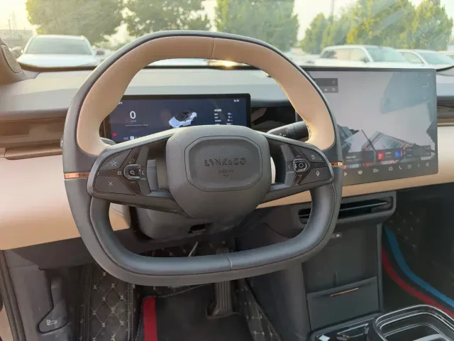 Lynk & Co Z20 — Фото автомобиля 5