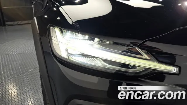 Вольво V60 V60 Cross Country 2 поколение B5 Ultimate AWD — Фото автомобиля 19