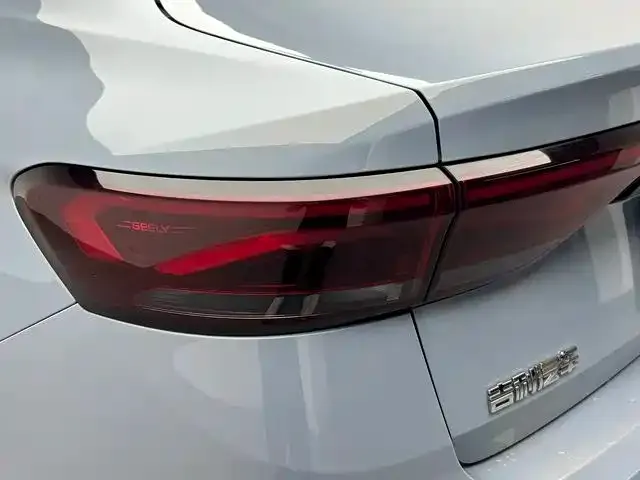 Geely Emgrand — Фото автомобиля 18