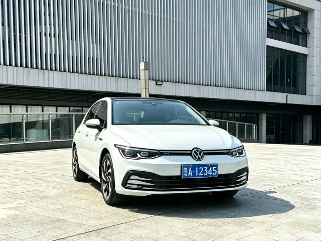 Volkswagen Golf — Фото автомобиля 2