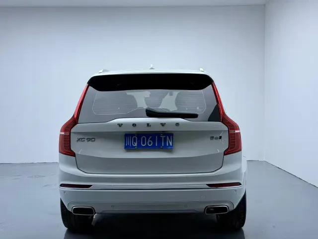 Volvo XC90 — Фото автомобиля 9