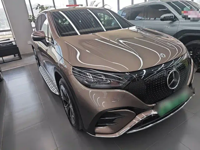 Mercedes-Benz EQE SUV — Фото автомобиля 3