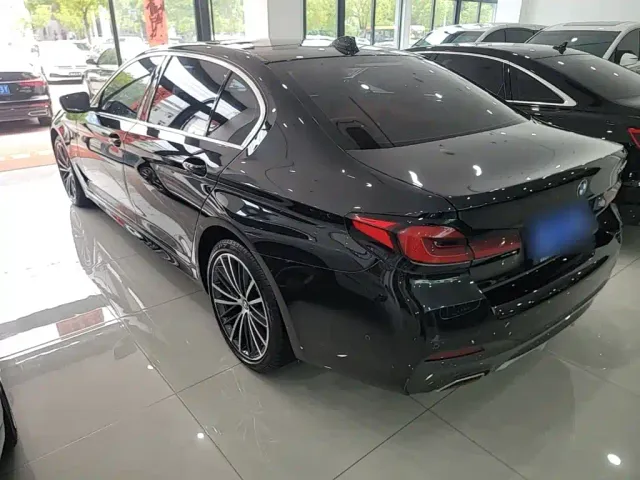 BMW 5 Series — Фото автомобиля 4