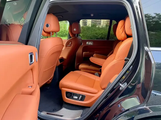 Li Auto L8 — Фото автомобиля 10