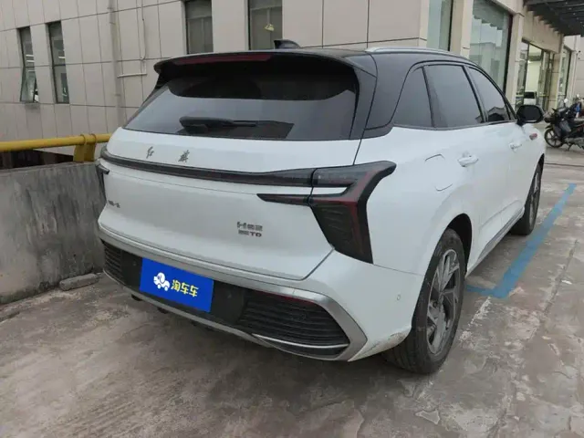Hongqi HS3 — Фото автомобиля 3