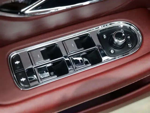 Bentley Flying Spur — Фото автомобиля 11