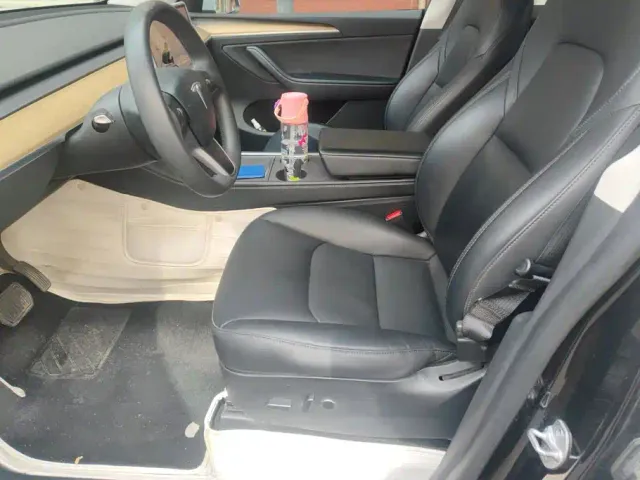 Tesla Model Y — Фото автомобиля 9