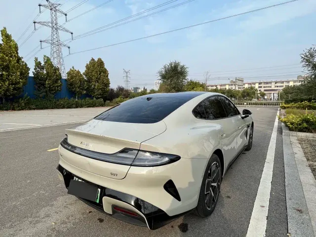 Xiaomi SU7 — Фото автомобиля 10