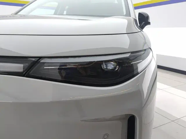Leapmotor C10 — Фото автомобиля 5