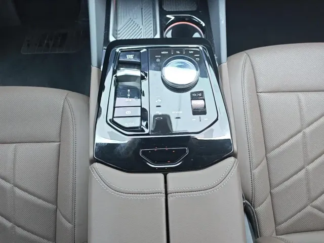 BMW i5 — Фото автомобиля 13