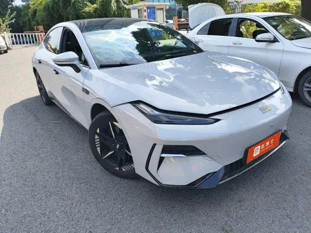 Geely Galaxy E8 — Фото автомобиля 2