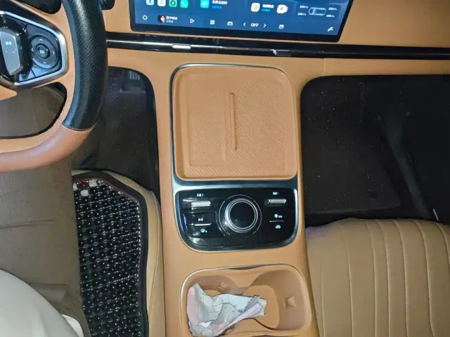 Geely Galaxy Starship 7 EM-i — Фото автомобиля 16