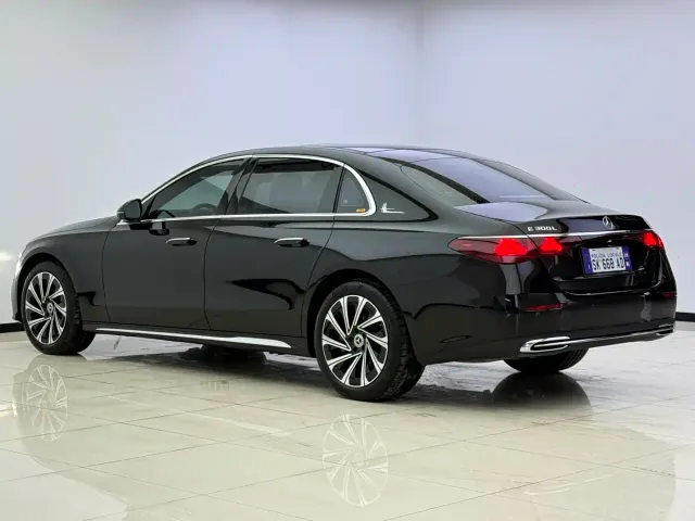 Mercedes-Benz E-Class — Фото автомобиля 7