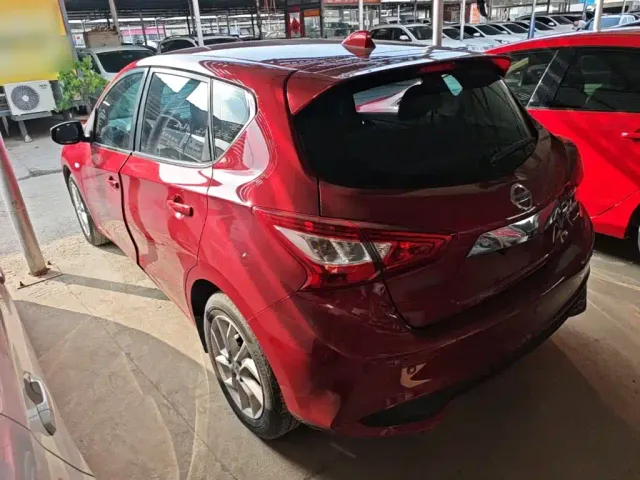 Nissan Tiida — Фото автомобиля 4