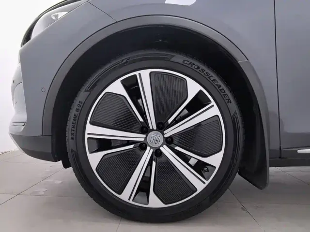 BYD Tang — Фото автомобиля 17
