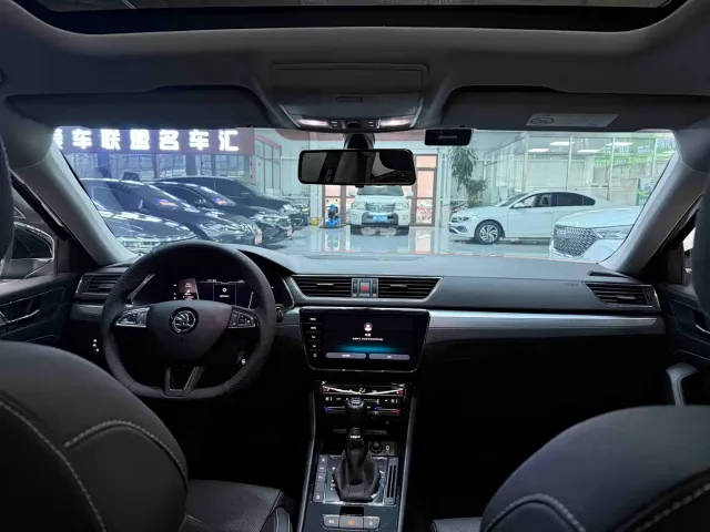 Skoda Superb — Фото автомобиля 16