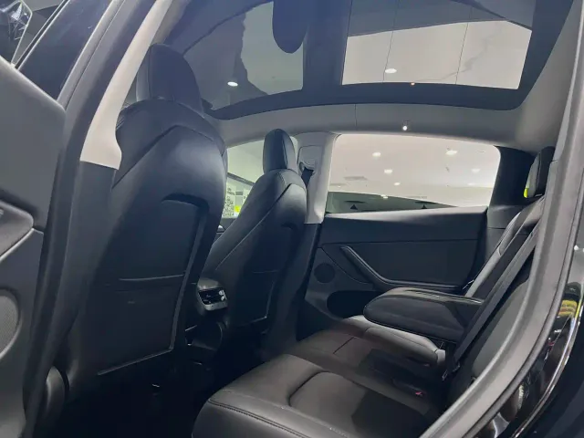 Tesla Model Y — Фото автомобиля 17