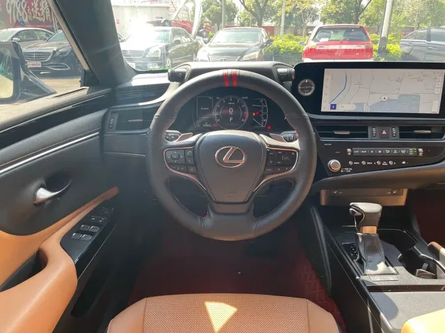 Lexus ES — Фото автомобиля 14