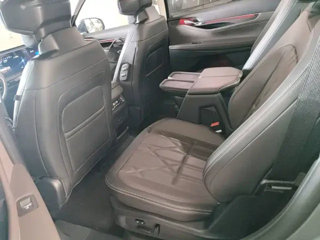 Ford Edge — Фото автомобиля 16