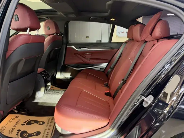 BMW 5 Series — Фото автомобиля 6