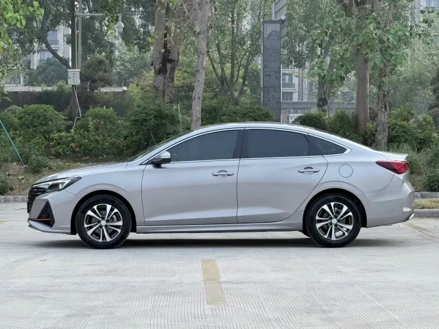 Changan Eado — Фото автомобиля 4
