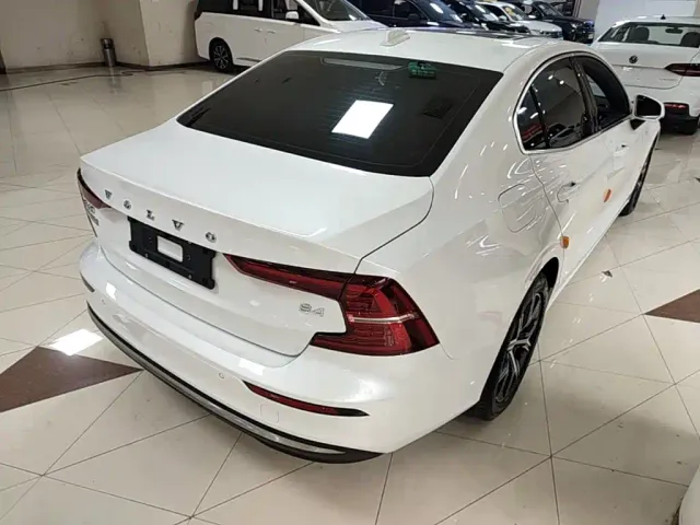Volvo S60 — Фото автомобиля 6