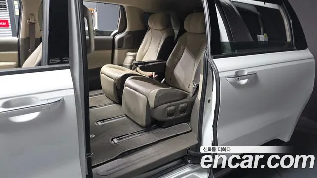 Kia Carnival Generation 4 — Фото автомобиля 16