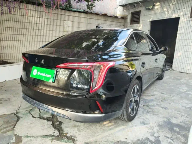 Hongqi E-QM5 — Фото автомобиля 6