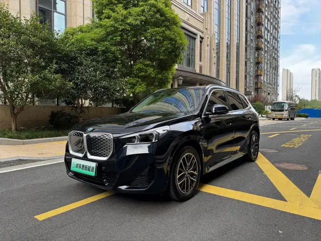Фотография автомобиля — BMW iX1