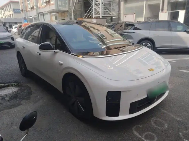 Li Auto i6 — Фото автомобиля 3