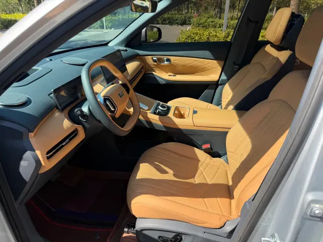Geely Galaxy Starship 7 EM-i — Фото автомобиля 7