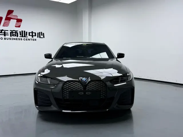 BMW i4 — Фото автомобиля 3