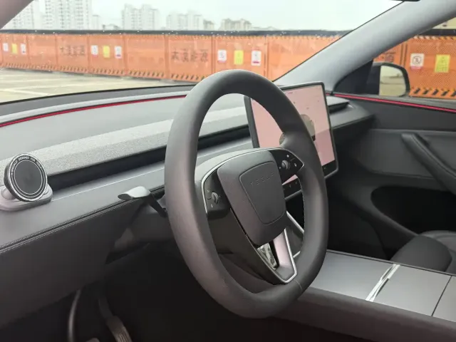 Tesla Model Y — Фото автомобиля 7