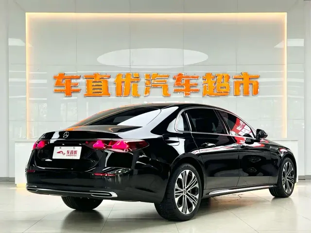 Mercedes-Benz E-Class — Фото автомобиля 5