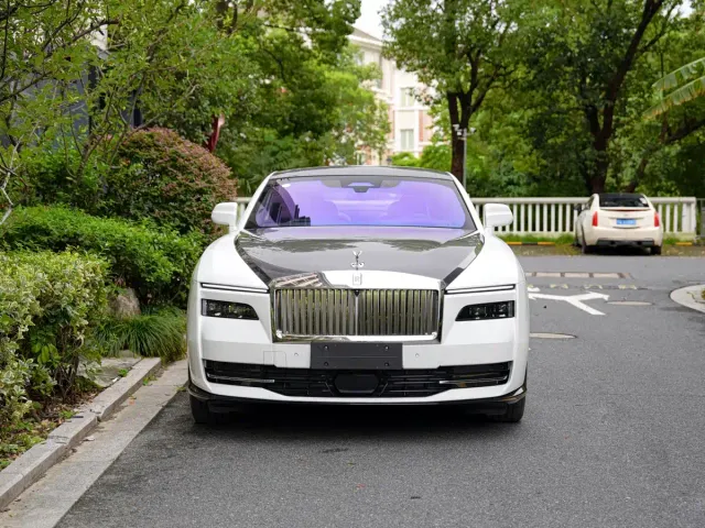 Rolls-Royce Spectre — Фото автомобиля 2