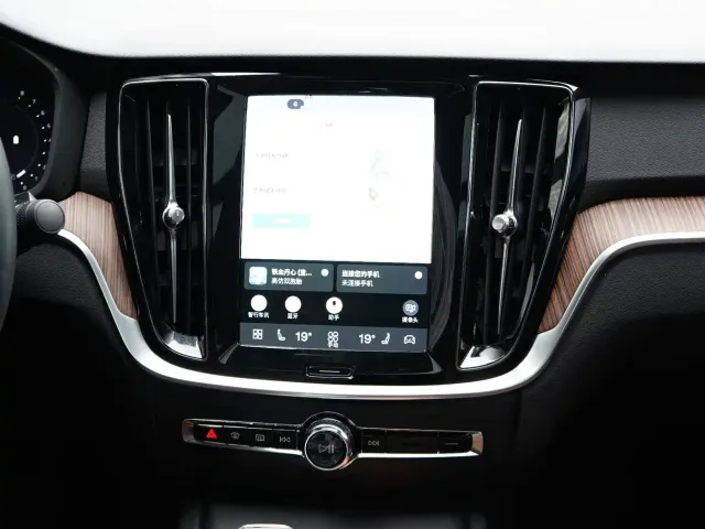 Volvo S60 — Фото автомобиля 11