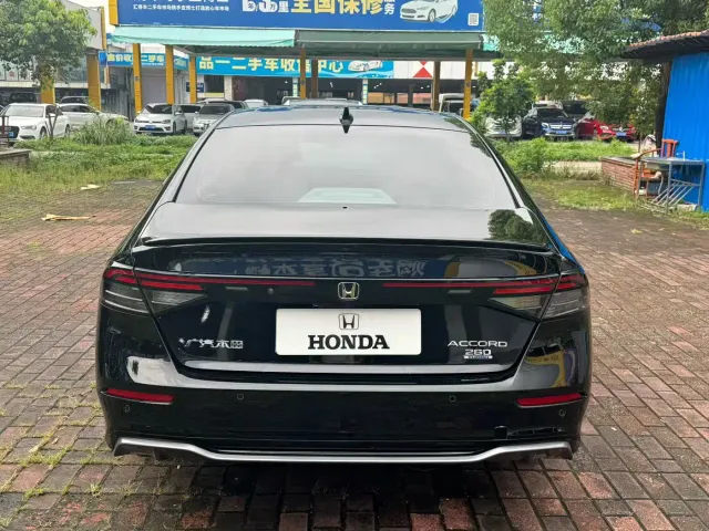 Honda Accord — Фото автомобиля 8